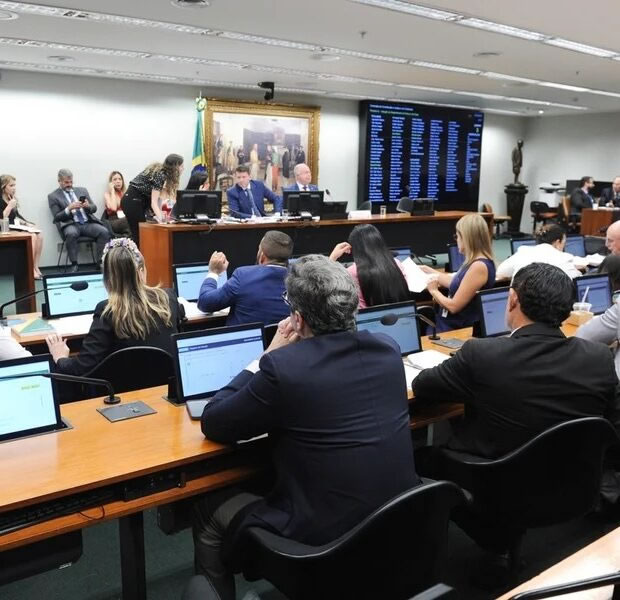 ⚖️ CCJ da Câmara deve votar PEC que reduz maioridade penal para 16 anos nesta terça-feira