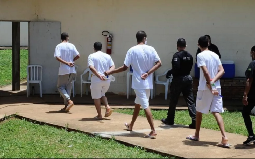 📰📊 Datafolha aponta que 70% dos brasileiros defendem punição de menores como adultos