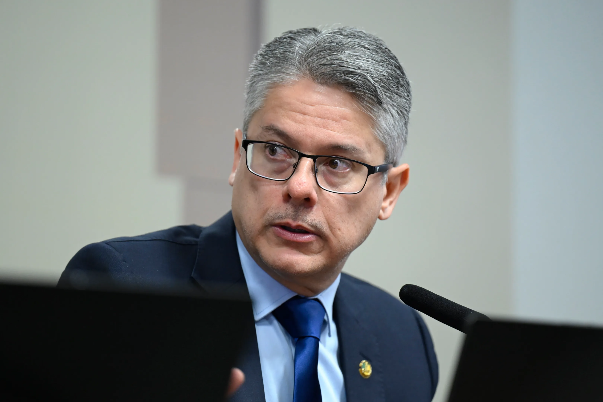 ⚖️ Alessandro Vieira acusa Dino de enfraquecer Fachin e critica atuação do STF