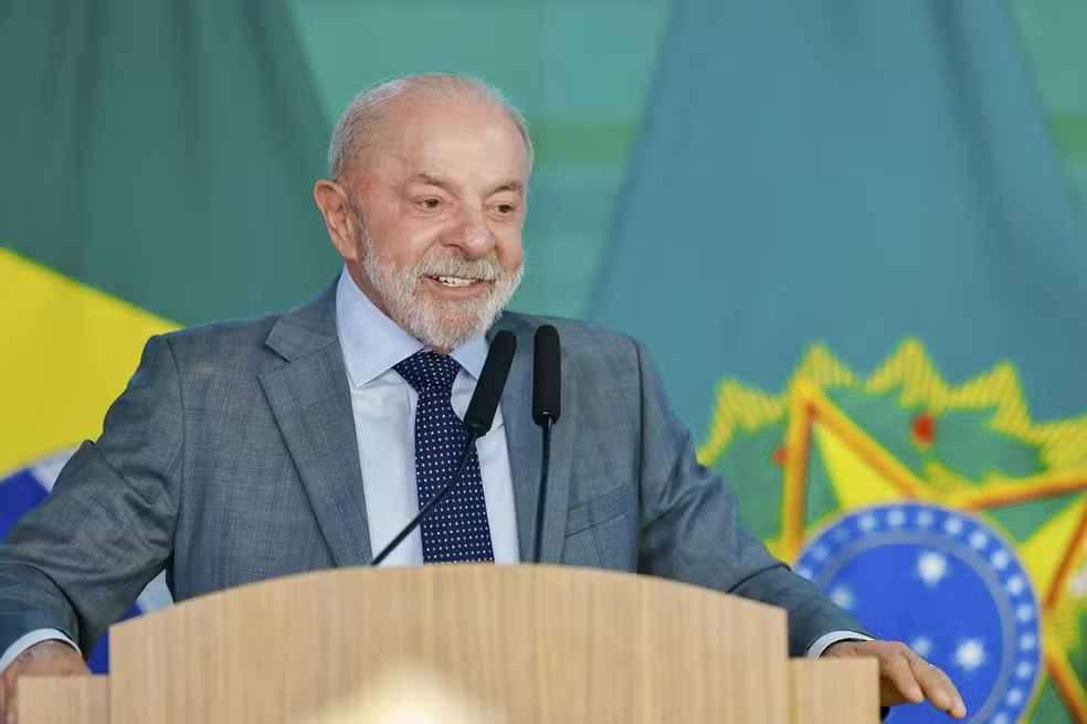 💰🗳️ REAJUSTE DO BOLSA FAMÍLIA VIRA APOSTA DE LULA PARA MUDAR FOCO DA ELEIÇÃO APÓS CRISE NO STF