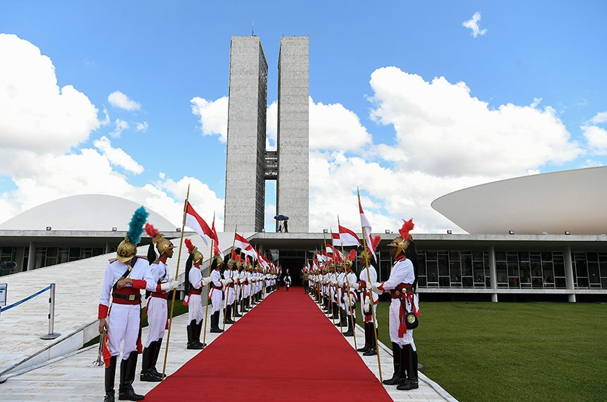 🏛️ Presidente e governadores eleitos tomarão posse em novas datas em 2027