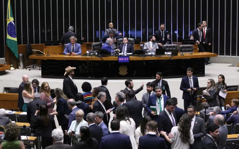 🗳️ Janela partidária termina e redefine forças na Câmara dos Deputados