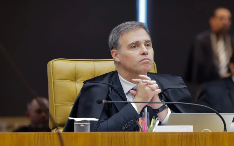 🏛️ PF aciona AGU contra decisões de André Mendonça em investigação do INSS