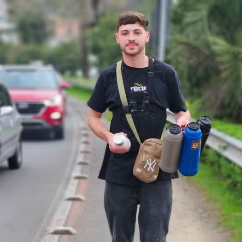 ☕💰 JOVEM QUE PERDEU MAIS DE R$ 500 MIL EM BETS VENDE CAFÉ NO SEMÁFORO PARA SUPERAR VÍCIO