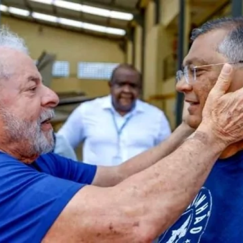 ⚖️ PT pede investigação sobre possível interferência estrangeira nas eleições; Flávio Bolsonaro acusa tentativa de “golpe”