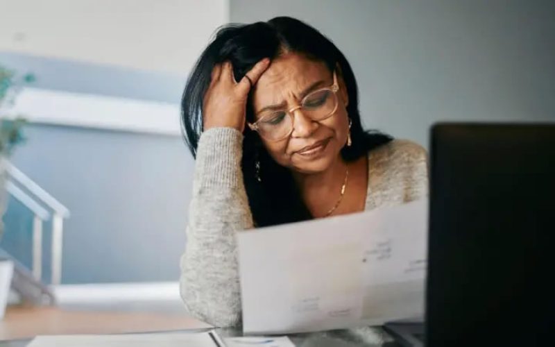 📉 Aumento do custo de vida impulsiona endividamento e pressiona famílias brasileiras