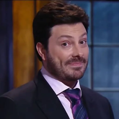 Danilo Gentili é acionado na Justiça após publicidade; apresentador nega irregularidades