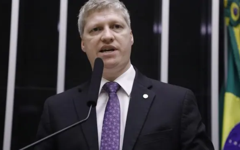📰 Caso na Câmara envolve discussão entre deputado e assessor militar
