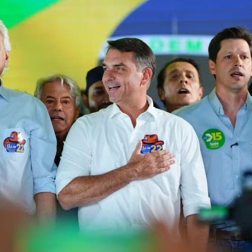 🏛️ Flávio Bolsonaro detalha propostas de mudança na Constituição