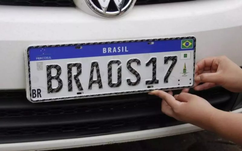🚗 Projeto prevê retorno de cidade e estado nas placas de veículos no Brasil
