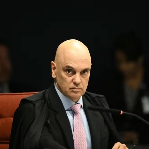 🏛️ Flávio Bolsonaro pede ao STF que declare Alexandre de Moraes suspeito em casos ligados a Daniel Vorcaro e ao Banco Master