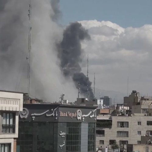 📰 Israel intensifica estratégia de comunicação e envia alertas à população iraniana em meio à crise