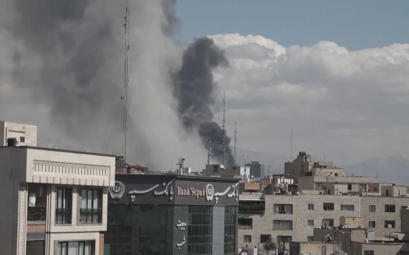 📰 Israel intensifica estratégia de comunicação e envia alertas à população iraniana em meio à crise