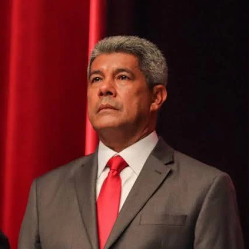 📰🏛️ Jerônimo Rodrigues é vaiado durante desfile de 2 de Julho em Salvador