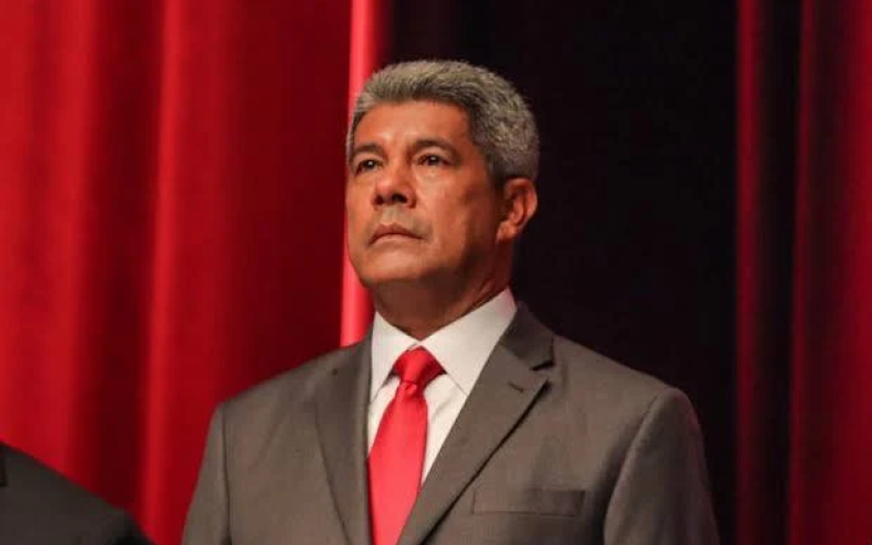📰🏛️ Jerônimo Rodrigues é vaiado durante desfile de 2 de Julho em Salvador