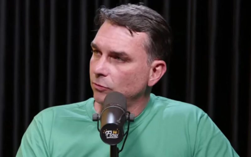 🗣️ Política | Flávio Bolsonaro Diz que Não Assistiu a Vídeo de Michelle e Afirma que Não Mantém Mais Relação com a Ex-Primeira-Dama