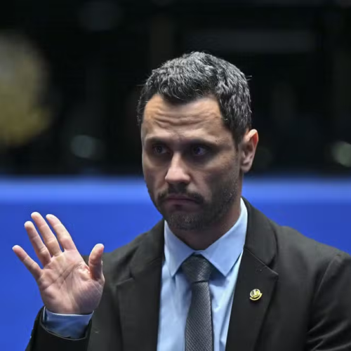 🔄 CLEITINHO VOLTA ATRÁS E PEDE PARA DISPUTAR GOVERNO DE MINAS APÓS DESISTÊNCIA 🏛️