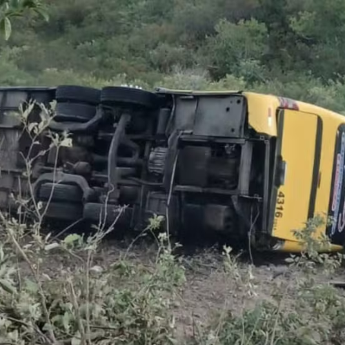 📰🚨 Ônibus com romeiros tomba no Ceará e deixa 2 mortos e dezenas de feridos na CE-456