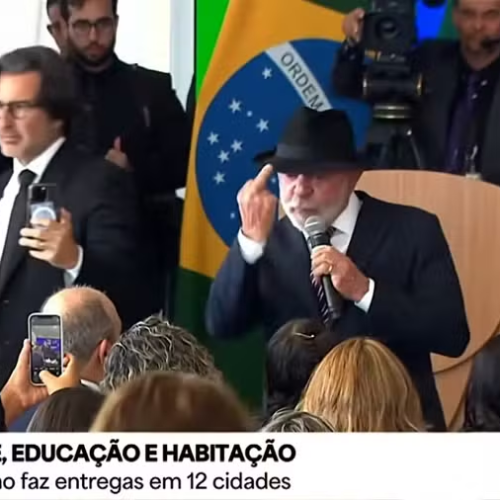 🖐️ Lula faz gesto obsceno durante evento oficial no Palácio do Planalto