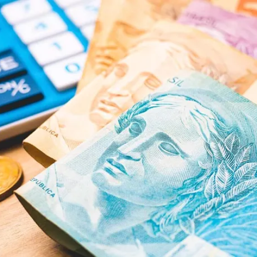 Gastos públicos devem crescer acima do limite do arcabouço fiscal em 2026