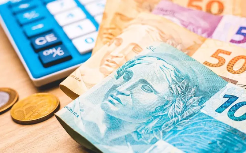 Gastos públicos devem crescer acima do limite do arcabouço fiscal em 2026