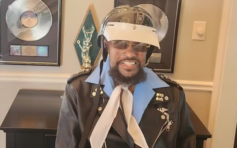 🎵 Luto na Música: Morre Victor Willis, vocalista do Village People e eterno “policial” de Y.M.C.A., aos 74 anos
