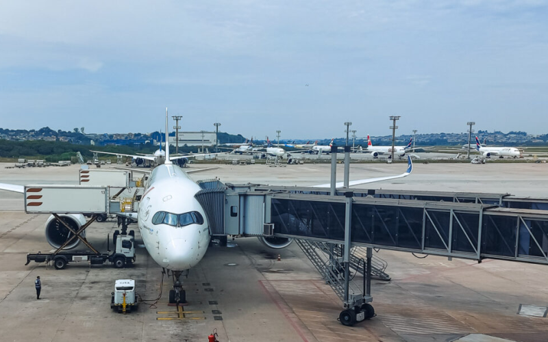 🛃 PF apreende relógios e ampolas com material biológico não identificado no Aeroporto de Guarulhos
