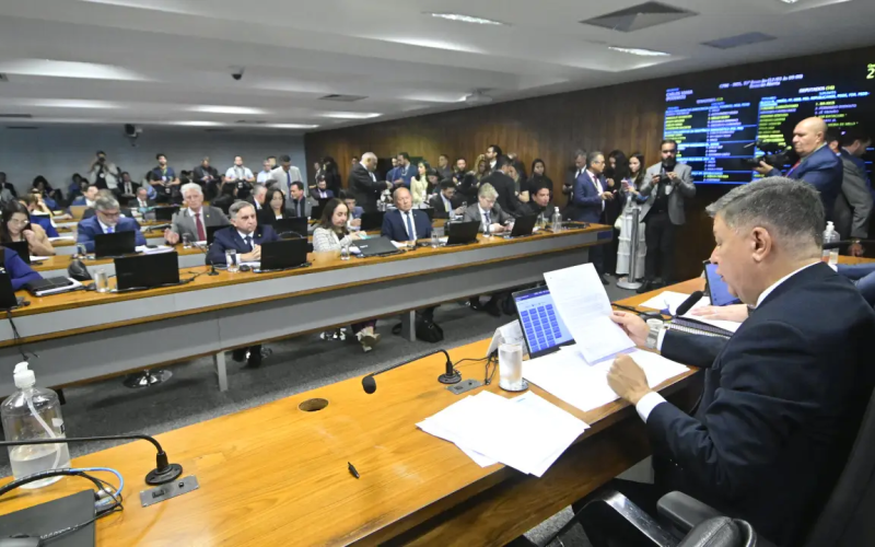 CPMI do INSS apresenta relatório final com pedido de indiciamento de mais de 200 pessoas