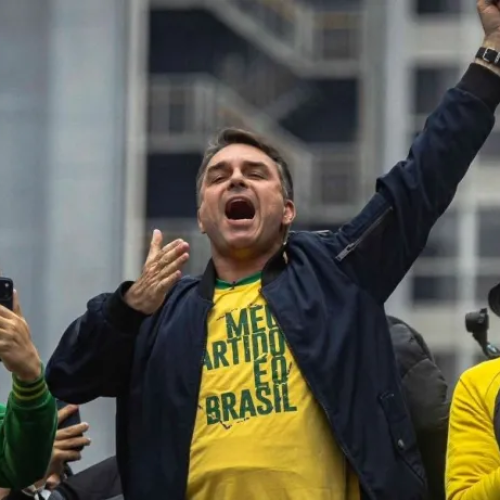 🇧🇷 Ato na Paulista anima Flávio Bolsonaro, enquanto aliados apostam em avanço nas pesquisas