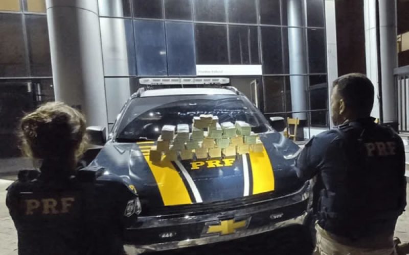 ⚖️ Polícia apreende R$ 746 mil em carro; passageiro cita reunião do Podemos