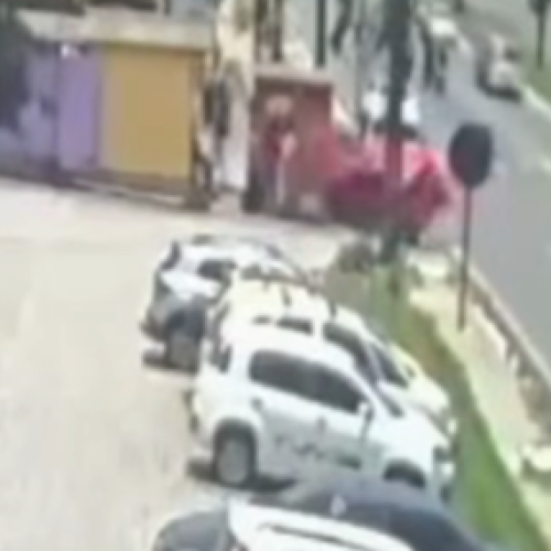🚗 Carro capota ao tentar desviar de motocicleta em Igarassu, na Grande Recife