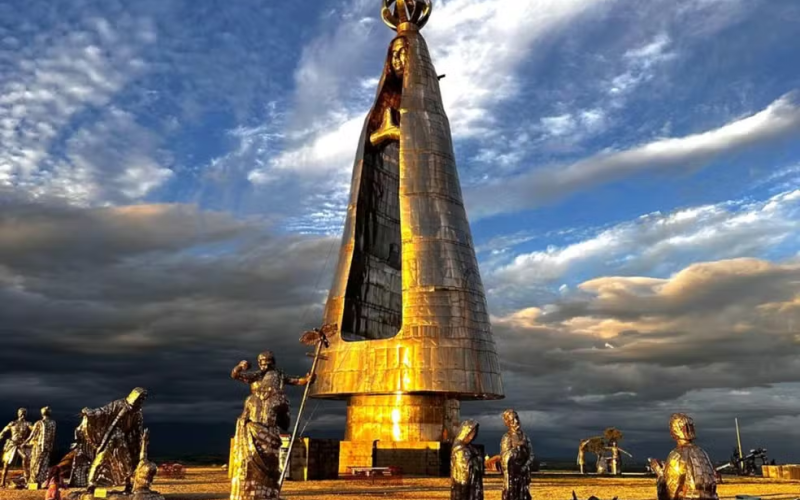 🙏 Estátua de Nossa Senhora Aparecida, com 50 metros, supera a altura do Cristo Redentor