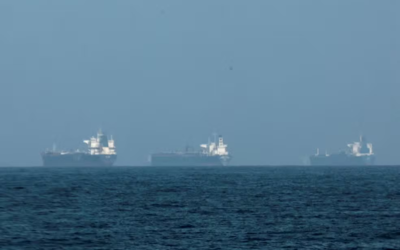 ⚓ Estreito de Ormuz opera sob forte restrição após alerta sobre minas navais e risco à navegação