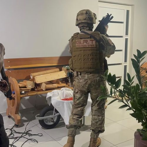 🚨 Operação policial mira facção venezuelana suspeita de abastecer o Comando Vermelho com armamento pesado