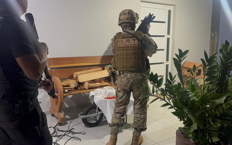 🚨 Operação policial mira facção venezuelana suspeita de abastecer o Comando Vermelho com armamento pesado