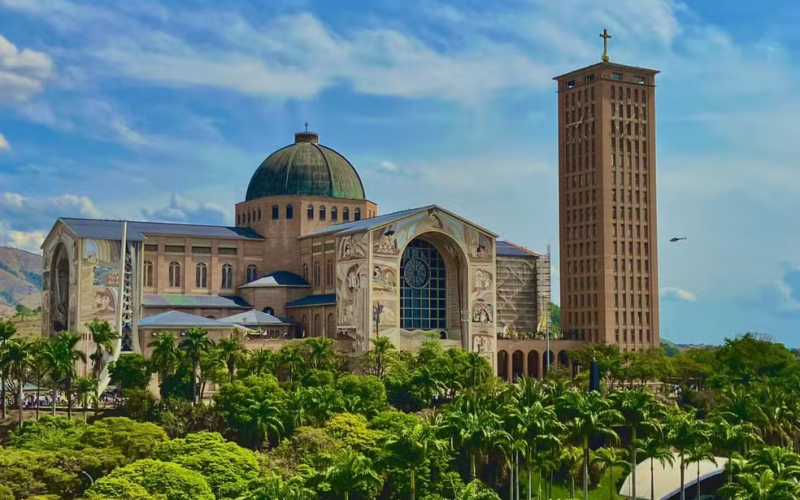 ⛪ Santuário Nacional de Aparecida: de pequena capela a uma das maiores igrejas católicas do mundo