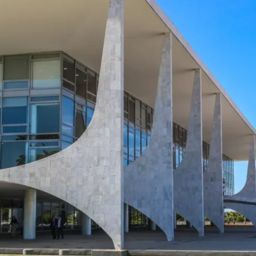 🏛️ Investigações Sobre Fraudes no INSS Avançam Sobre Entorno de Lulinha e Elevam Pressão Política no Planalto