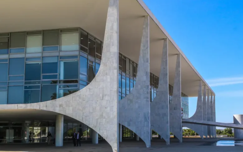 🏛️ Investigações Sobre Fraudes no INSS Avançam Sobre Entorno de Lulinha e Elevam Pressão Política no Planalto