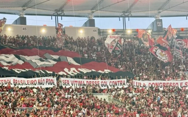 ⚽ Torcida do Flamengo protesta contra Lula, Congresso e STF e defende fim da escala 6×1