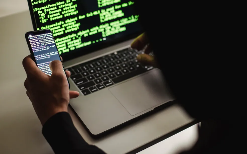 💻 SALÁRIOS PODEM CHEGAR A R$ 53,6 MIL E DÉFICIT DE PROFISSIONAIS AUMENTA DISPUTA POR TALENTOS