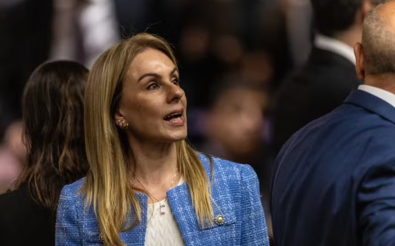 ⚖️ ÍNTEGRA DE CONTRATO ENTRE BANCA DE VIVIANE MORAES E VORCARO AMPLIA DEBATE SOBRE POSSÍVEL CONFLITO DE INTERESSES