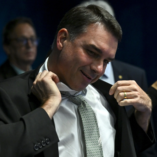🗳️ Novas Pesquisas Mantêm Flávio Bolsonaro Competitivo e Animam Aliados da Direita Para 2026