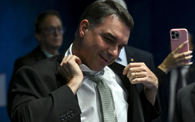 🗳️ Novas Pesquisas Mantêm Flávio Bolsonaro Competitivo e Animam Aliados da Direita Para 2026