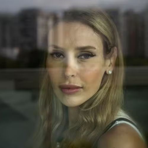 ⚖️ Internacional: Ex-modelo brasileira faz acusações contra Trump e Melania em meio ao caso Epstein