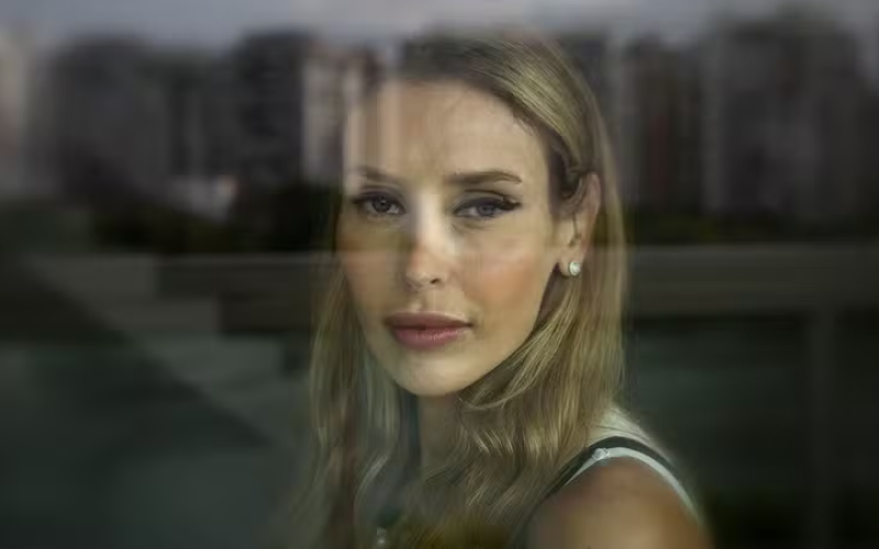 ⚖️ Internacional: Ex-modelo brasileira faz acusações contra Trump e Melania em meio ao caso Epstein