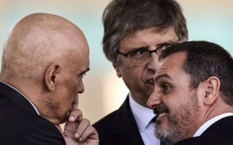 ⚖️ EDITORIAL DA FOLHA DEFENDE AFASTAMENTO DE MORAES E GONET PARA CONTER CRISE NO STF