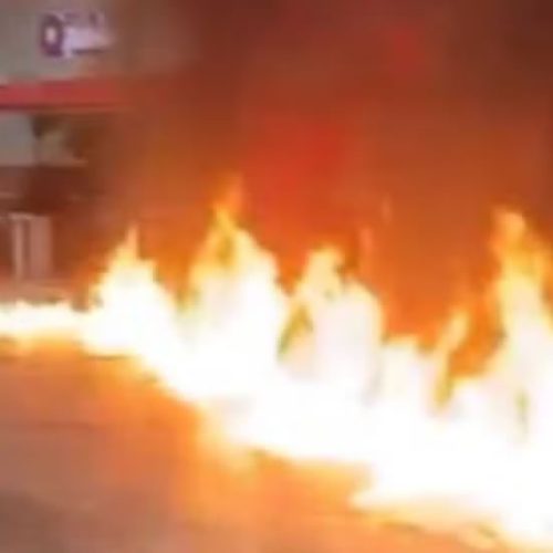 🔥 Motociclista Incendeia Posto Após Alegar Gasolina Adulterada na Zona Oeste do Rio