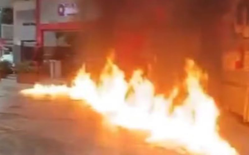 🔥 Motociclista Incendeia Posto Após Alegar Gasolina Adulterada na Zona Oeste do Rio