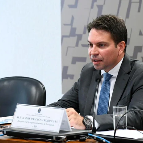 ⚖️ Política e Justiça: Detenção de Alexandre Ramagem nos EUA é reportada por veículos brasileiros