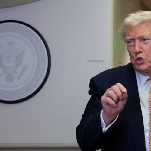 🌍 Trump diz que EUA vão assumir controle do Estreito de Ormuz e cobrar taxa de 20% sobre cargas